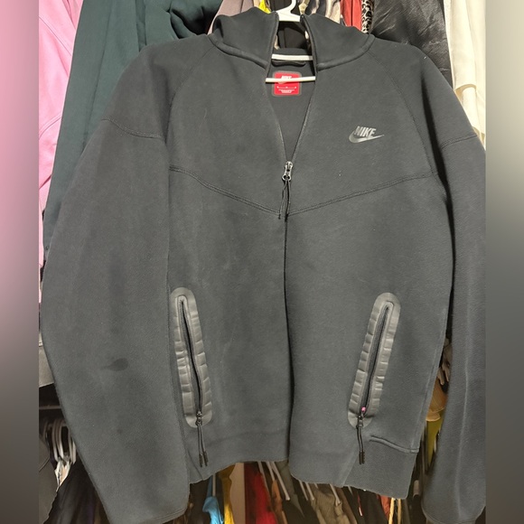 Nike Black Full-Zip Jacket - Picture 1 of 5